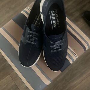 Women’s Skechers White and Navy Blue Athletic Sneakers with Wave Pattern